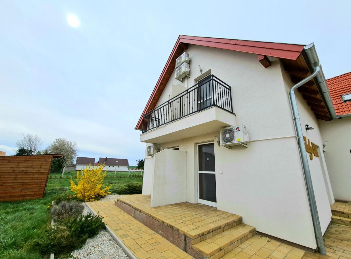 Szekely-Lak Apartman Hegykő Buitenkant foto
